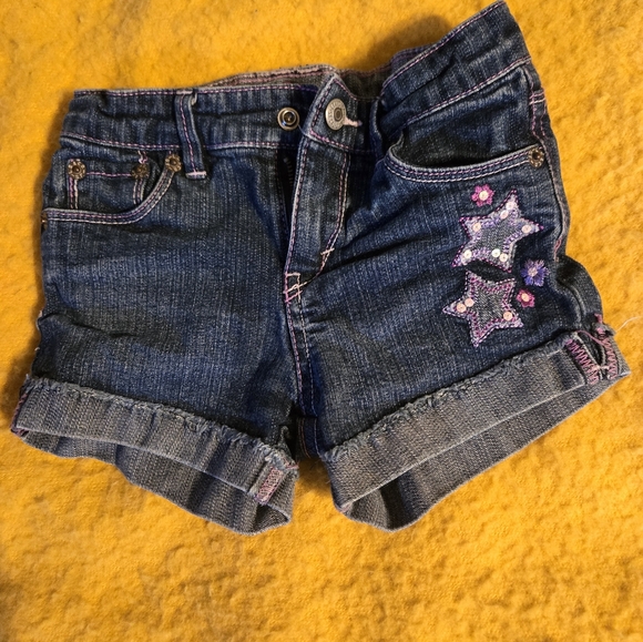 Girls Levi's shorts - Picture 1 of 3